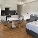 Nefer, Haus * باد جاستاين